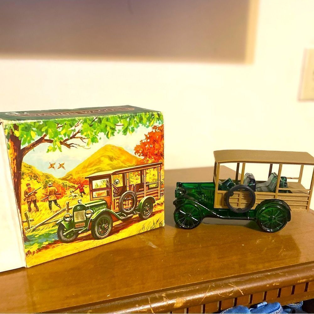 Vintage Avon 1923 Station wagon empty bottle with box